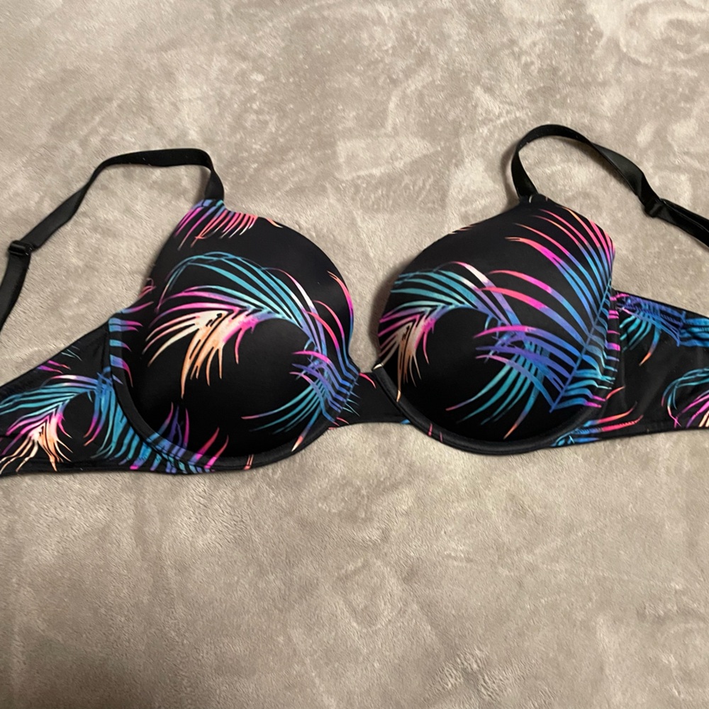 Victoria’s Secret/Pink bra